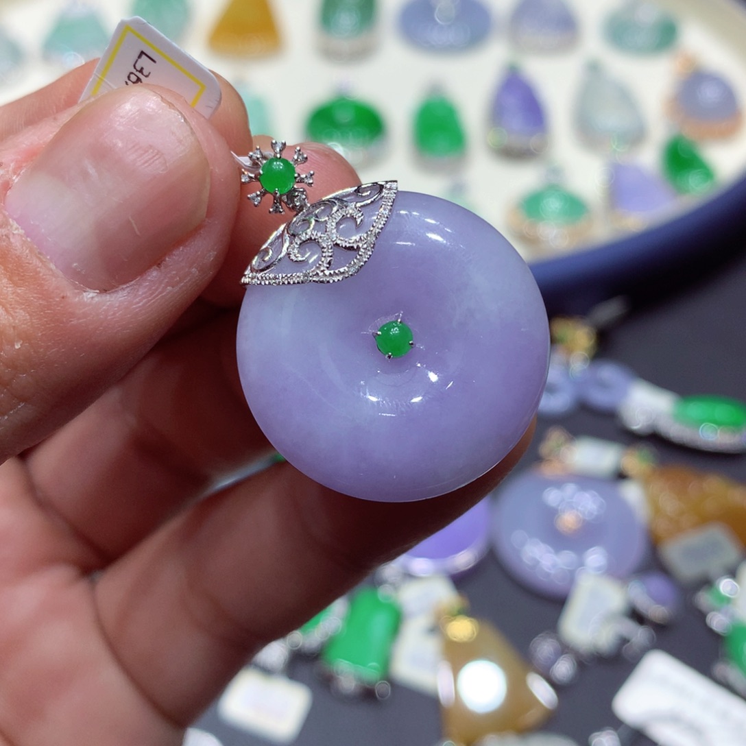 翡翠吊坠(赠链)18K金镶嵌