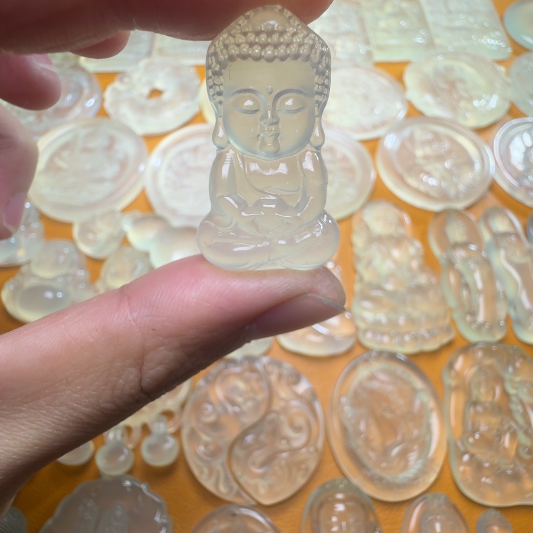 蛇纹石玉未镶嵌颈饰