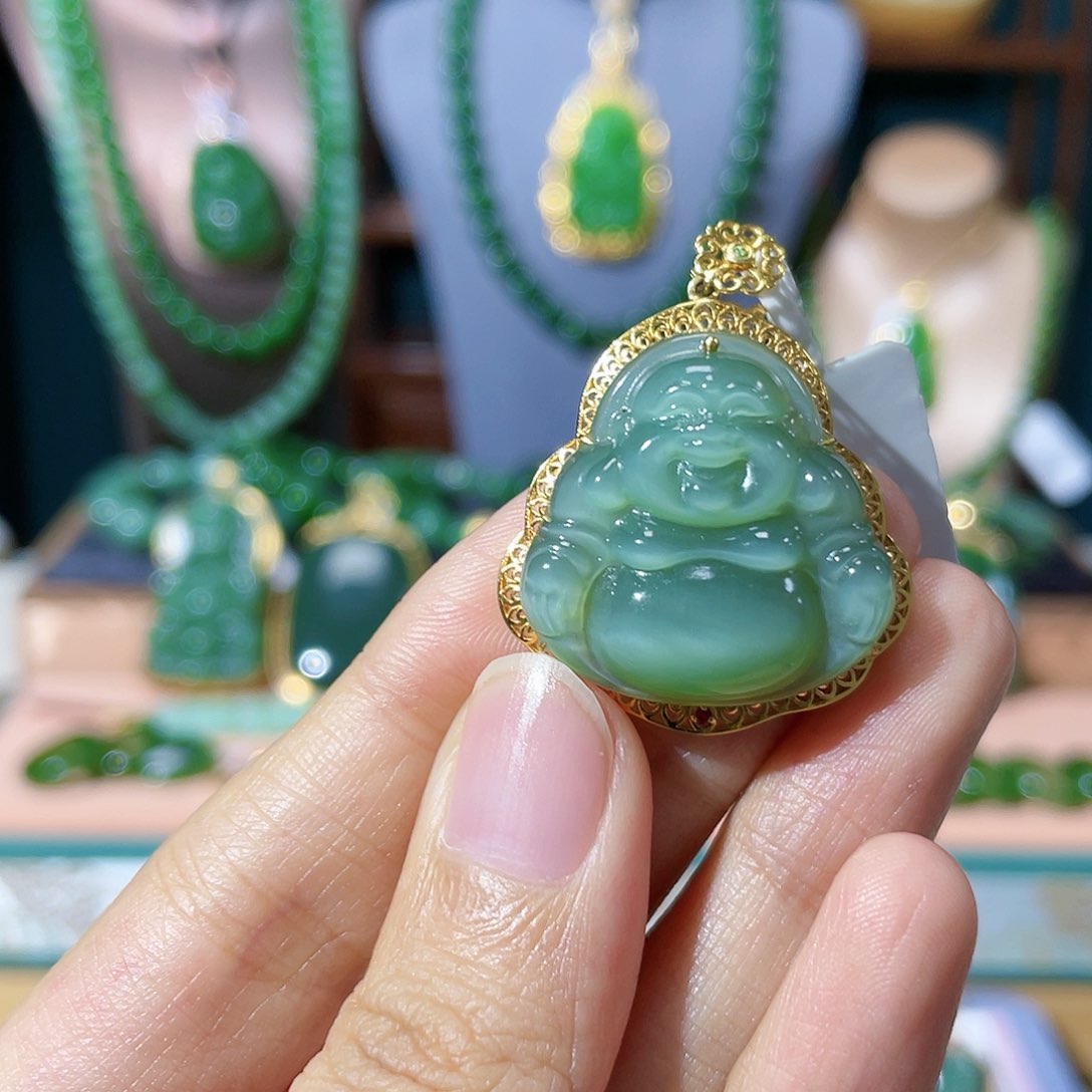 和田玉（碧玉）颈饰18K金镶嵌