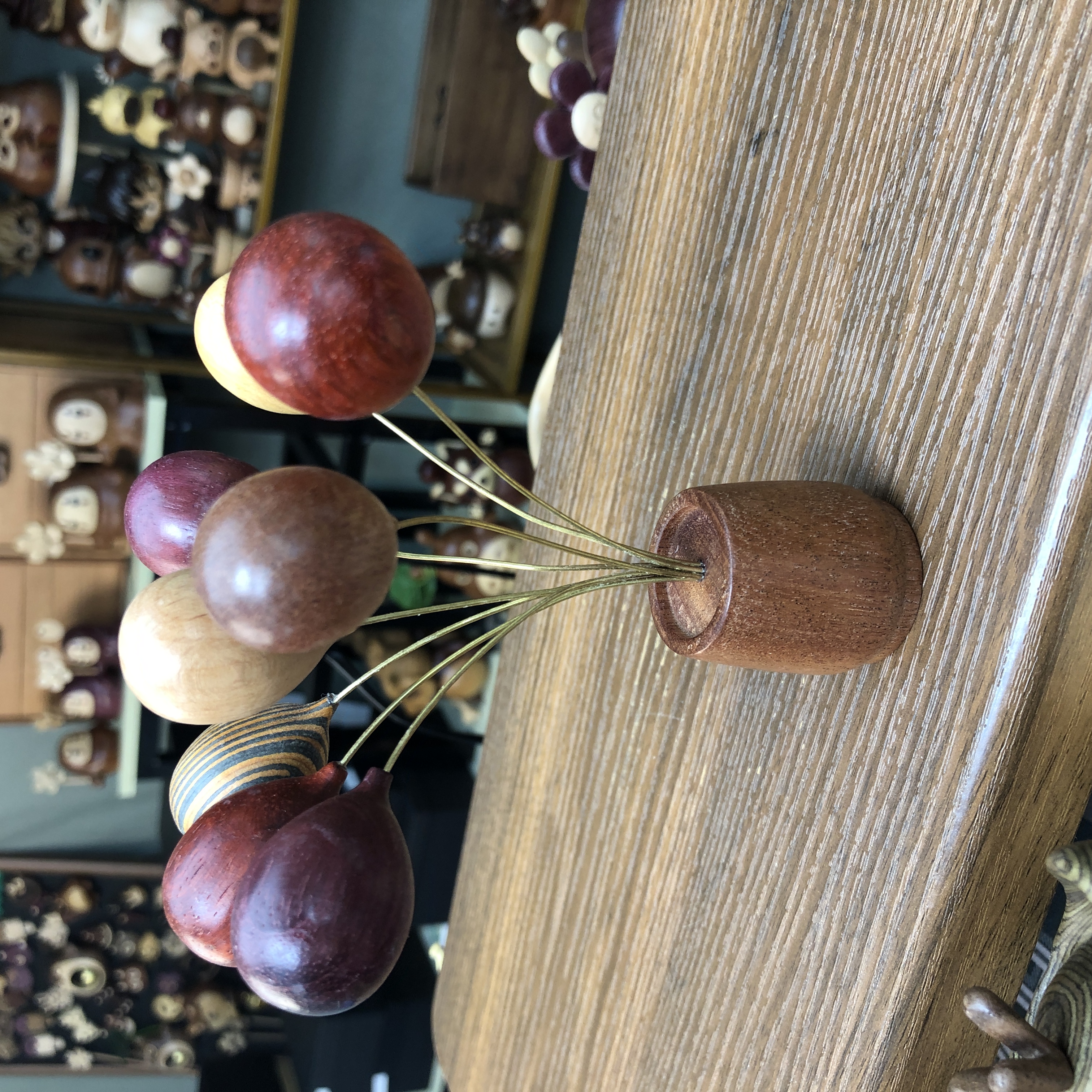 实木雕刻小小气球花瓶摆件