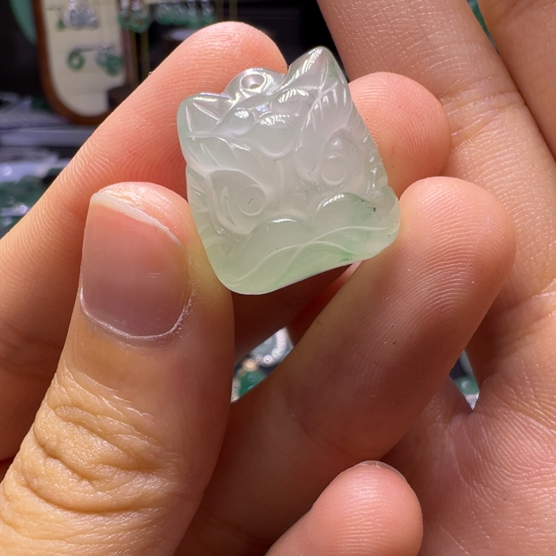 石英质玉未镶嵌颈饰