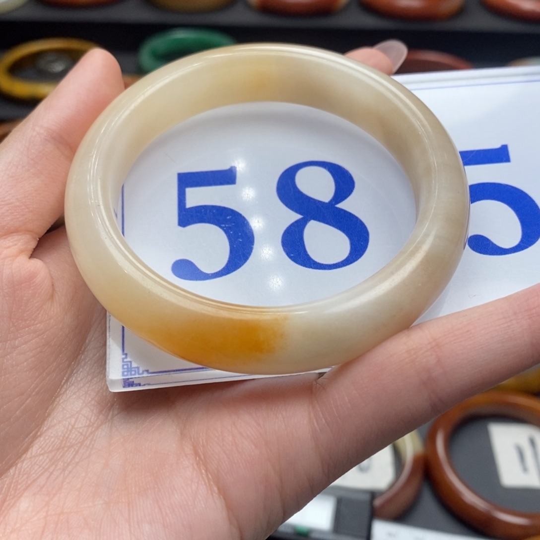 石英质玉（黄龙玉）手镯未镶嵌