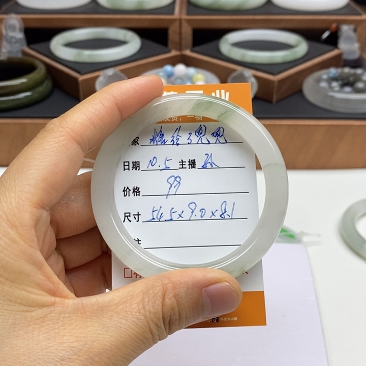 糖***兜石英质玉未镶嵌手镯