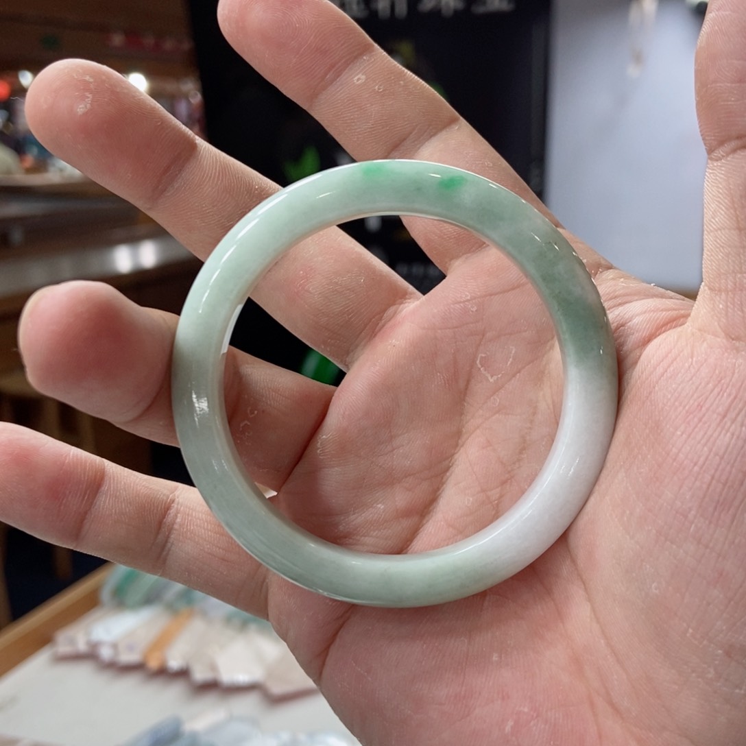【闪购商品】翡翠手镯未镶嵌鬼****灵买断