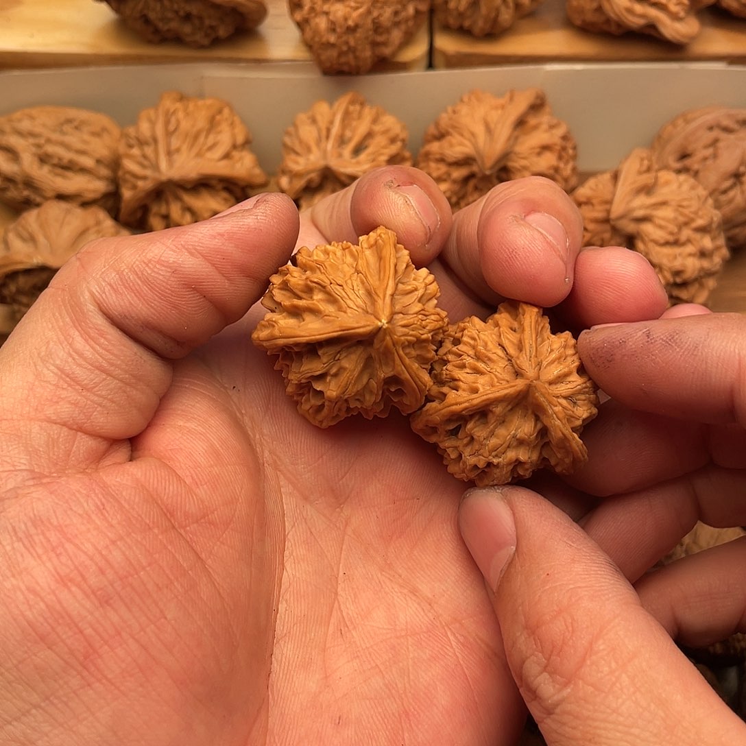 刘***屈吊坠文玩核桃三楞