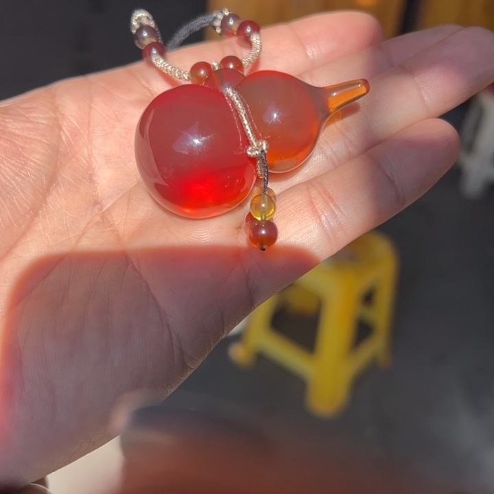 琥珀未镶嵌颈饰琥珀吊坠21.3克