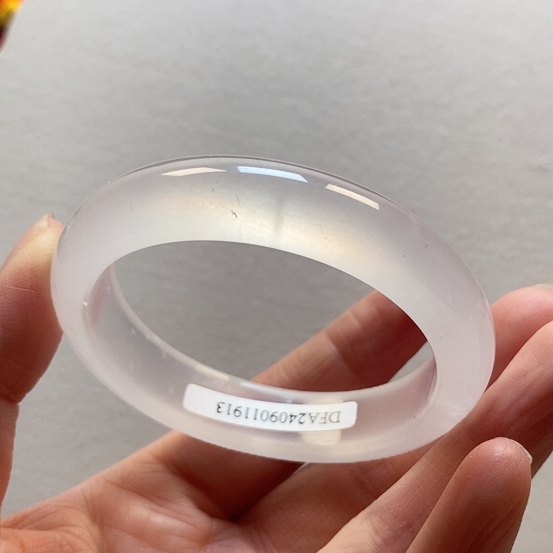 石英质玉手镯（贵妃镯）未镶嵌适合49-50