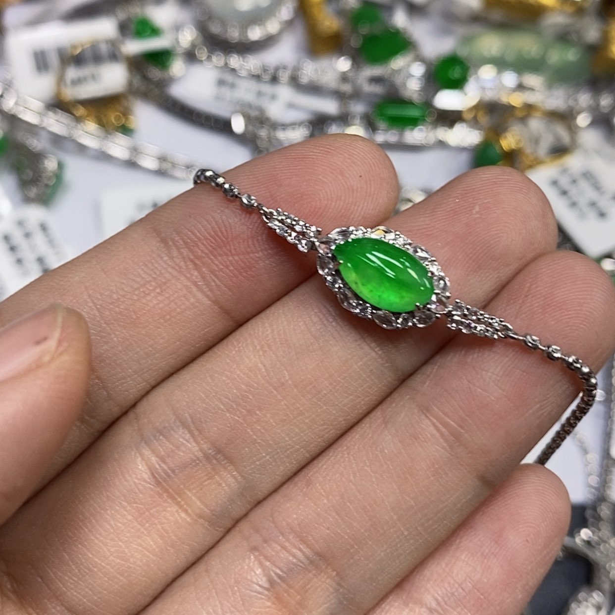 【闪购商品】颈饰18K金镶嵌翡翠?*手链
