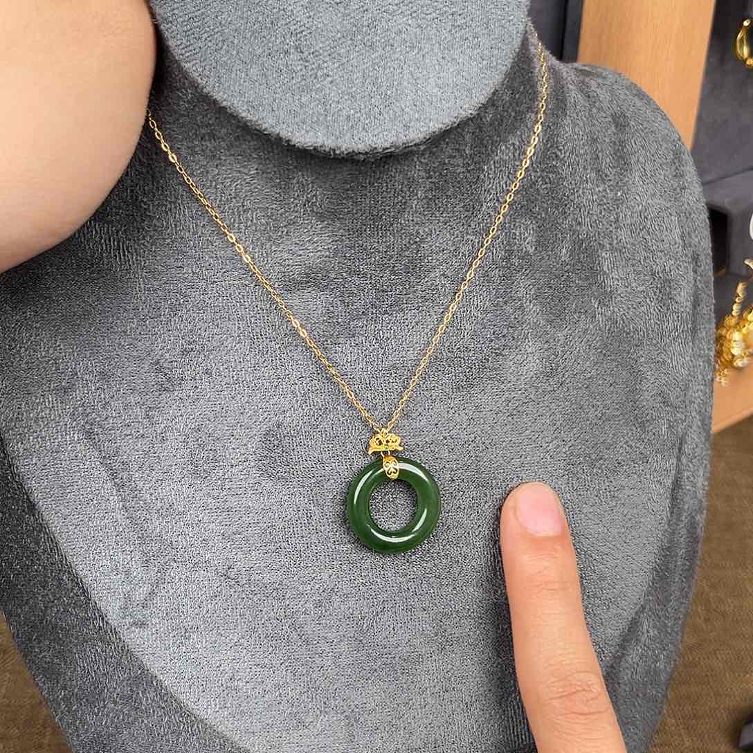 和田玉颈饰18K金镶嵌