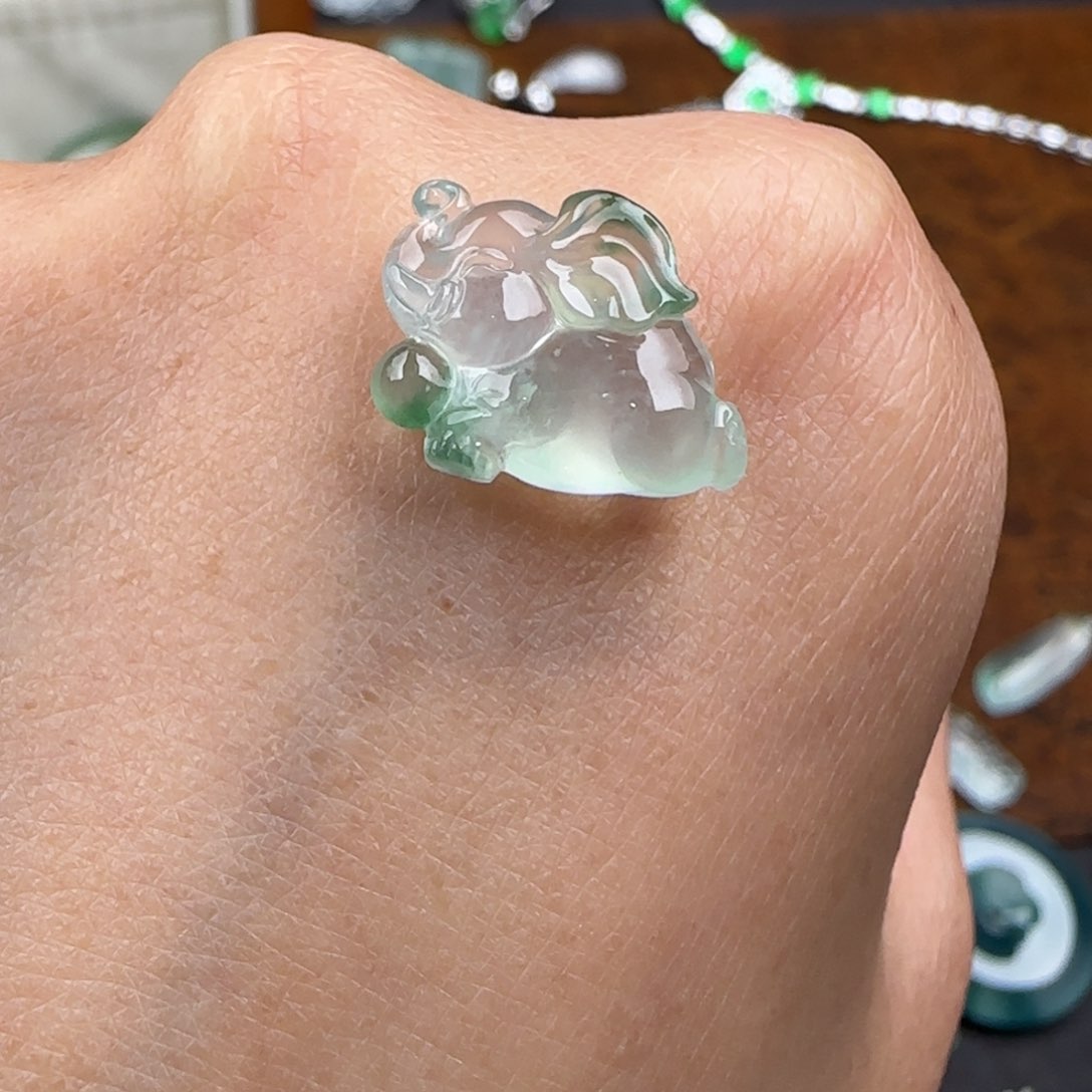 翡翠裸石冰胶起光小飞象 可爱少女心