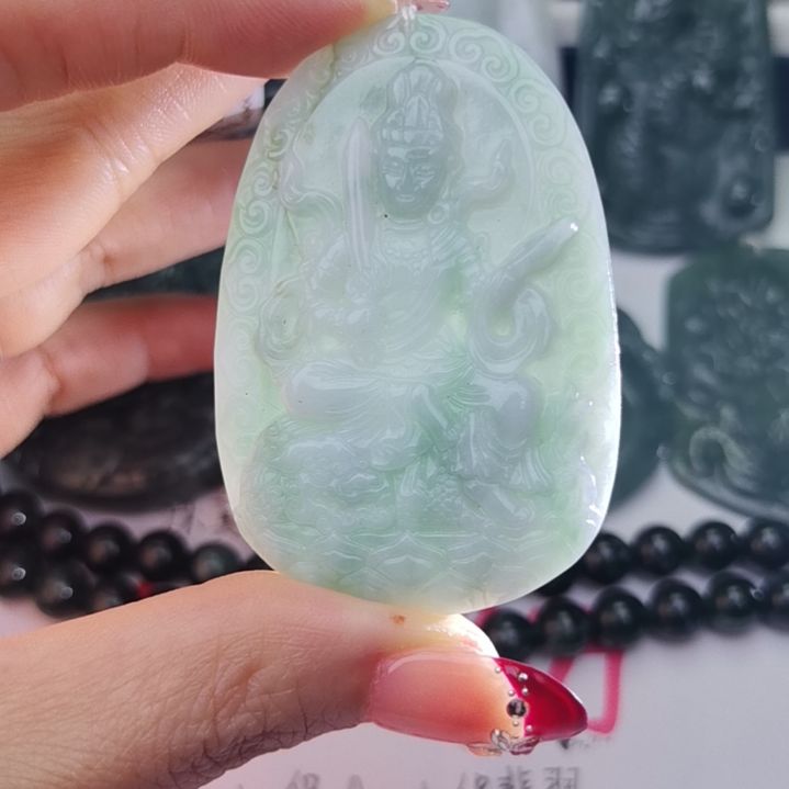 翡翠颈饰未镶嵌天然的A货翡翠