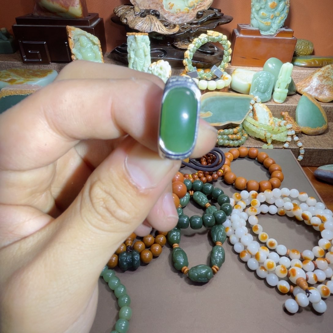 透闪石质玉戒指未镶嵌