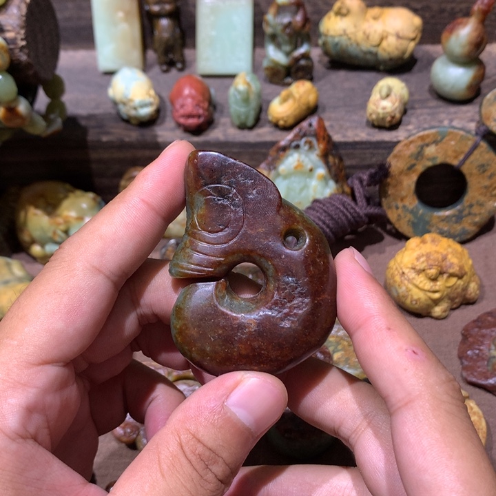 未镶嵌岫岩河磨玉（透闪石质玉）把件