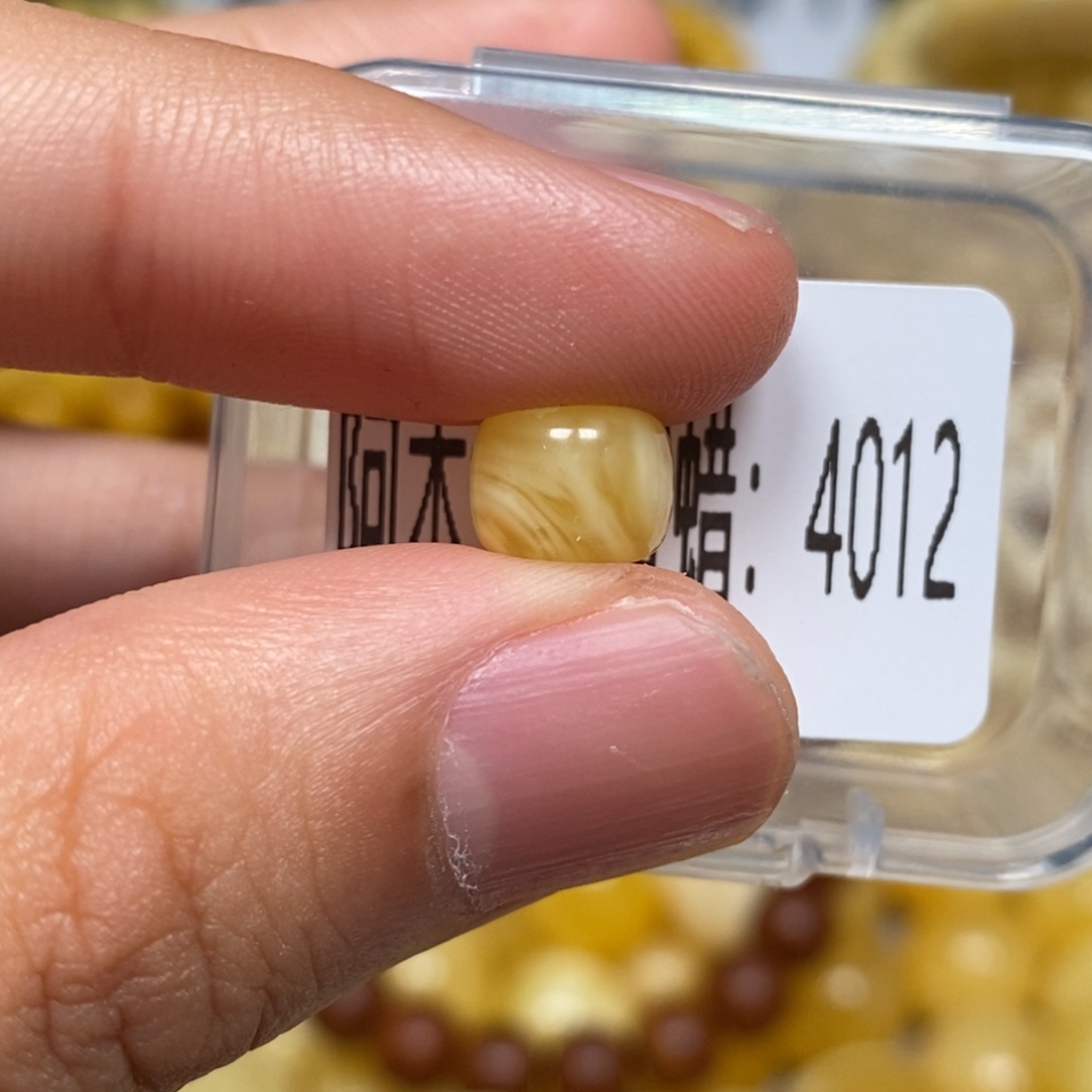 蜜蜡未镶嵌珠宝奇石4012