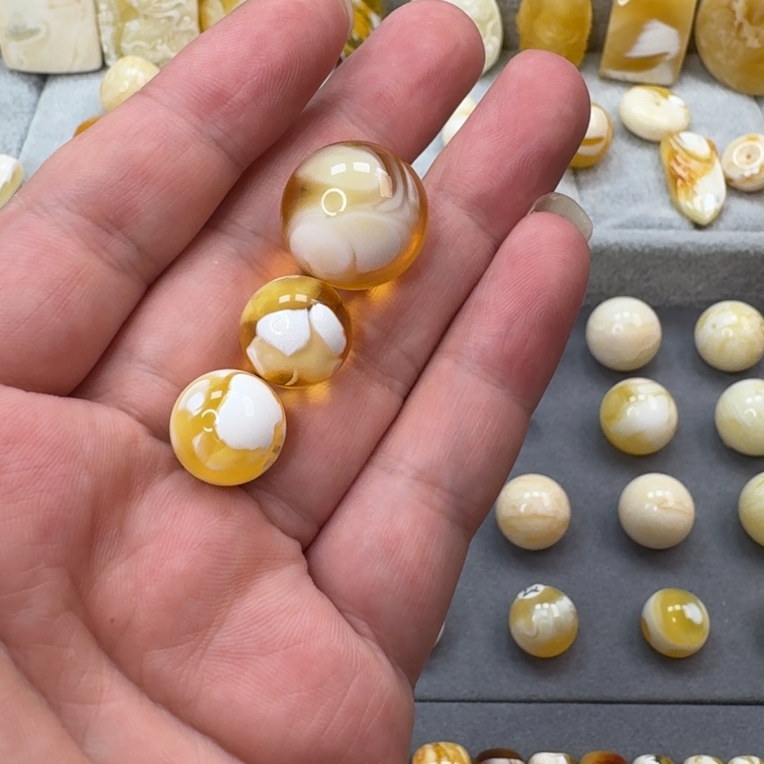 未镶嵌琥珀裸石s*