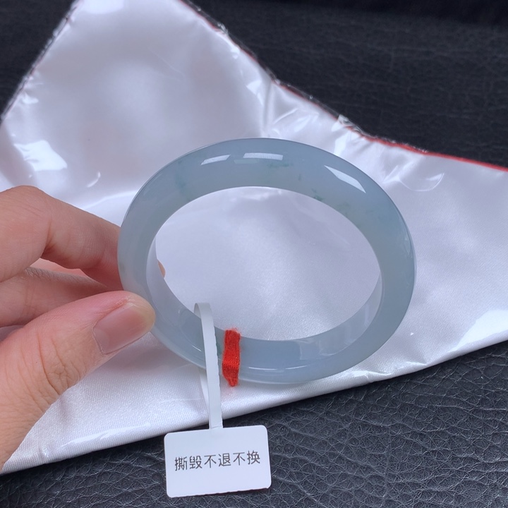 翡翠未镶嵌手镯有扣手