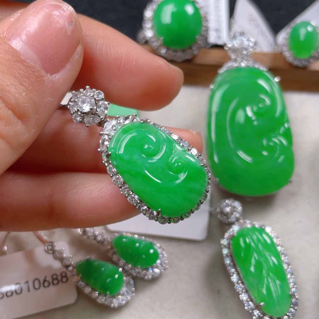 翡翠颈饰银S925镶嵌翡翠