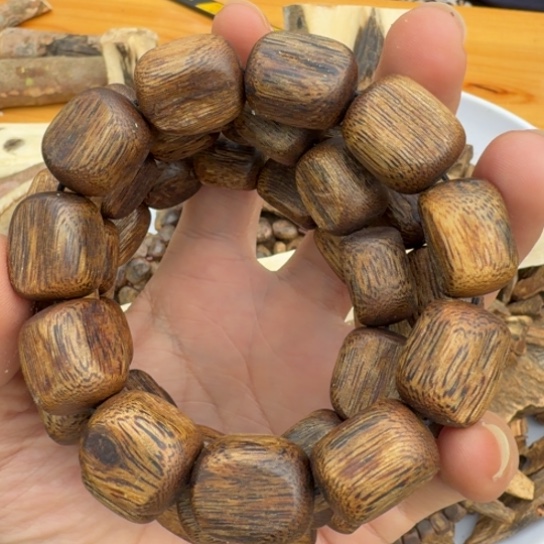 沉香碎屑沉香单圈电白野奇楠王15克送一截原母