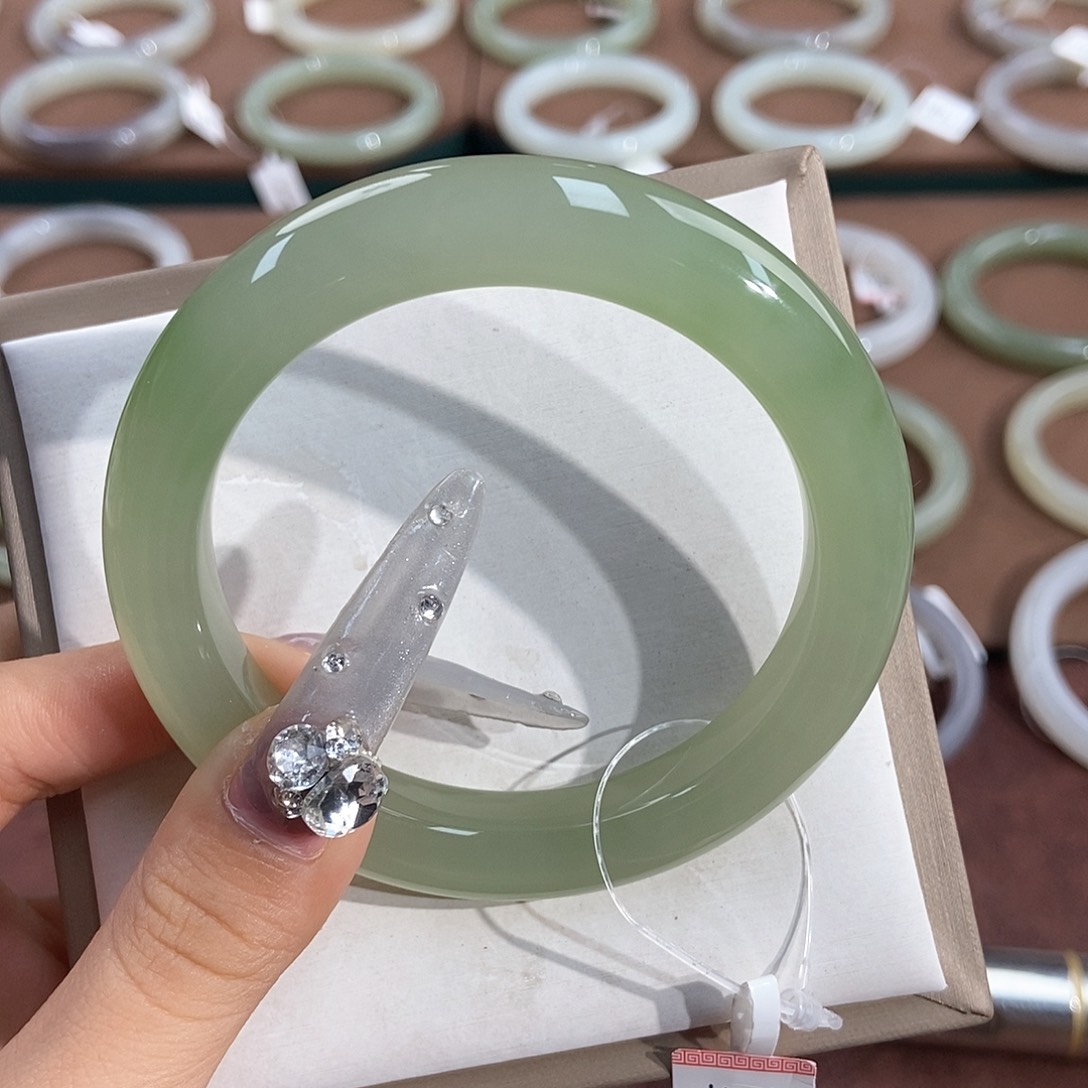 和田玉未镶嵌手镯婷