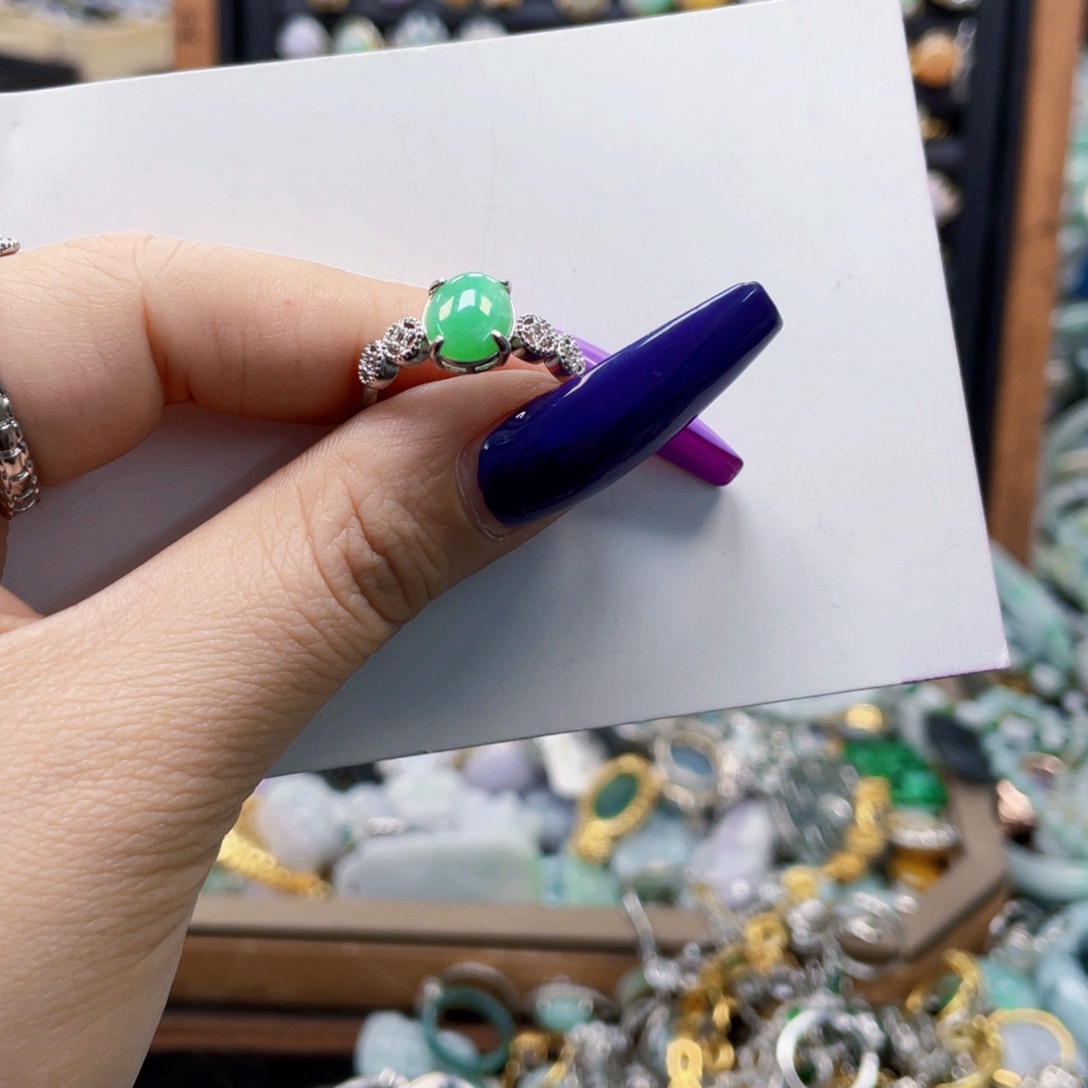 翡翠颈饰未镶嵌天然翡翠Ａ货