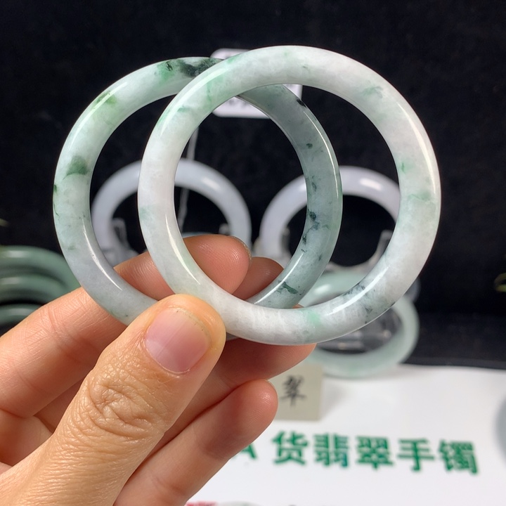 翡翠未镶嵌手镯15号。 43圈