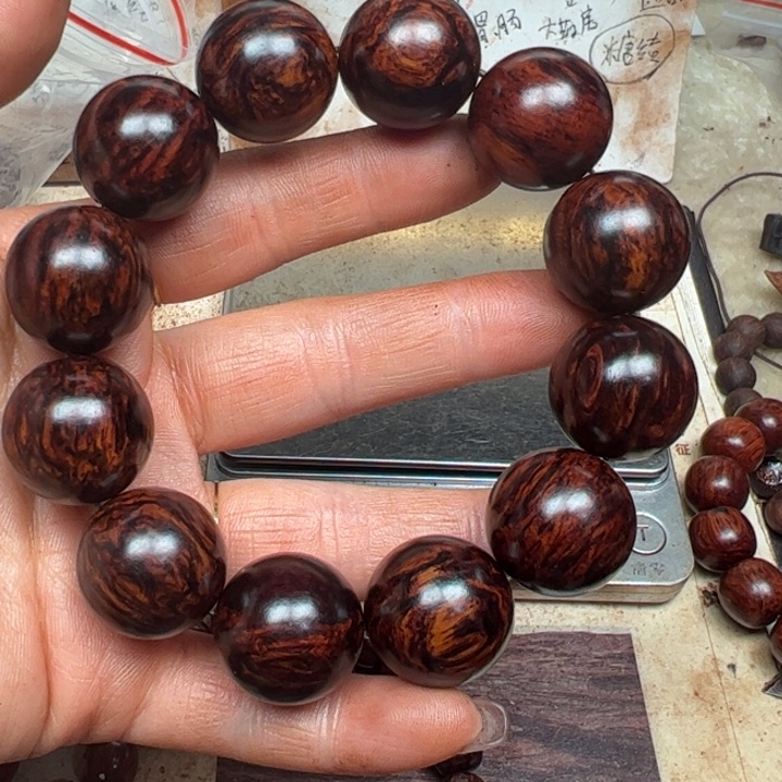 藤类海南红降20黑金底天花板