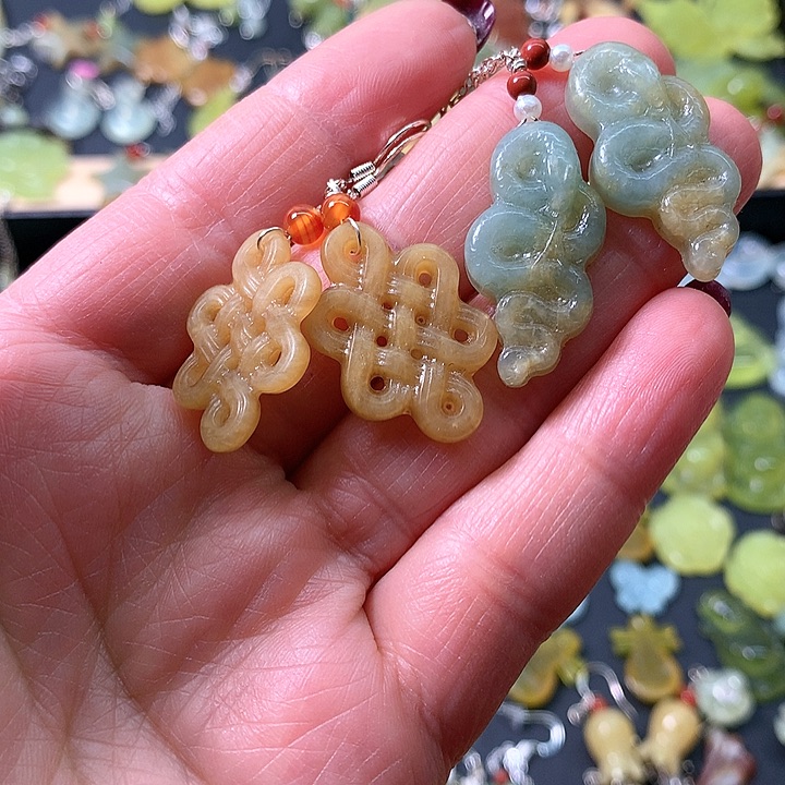 蛇纹石玉耳环未镶嵌