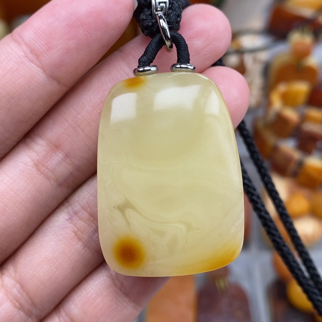 未镶嵌吊坠(赠链)琥珀