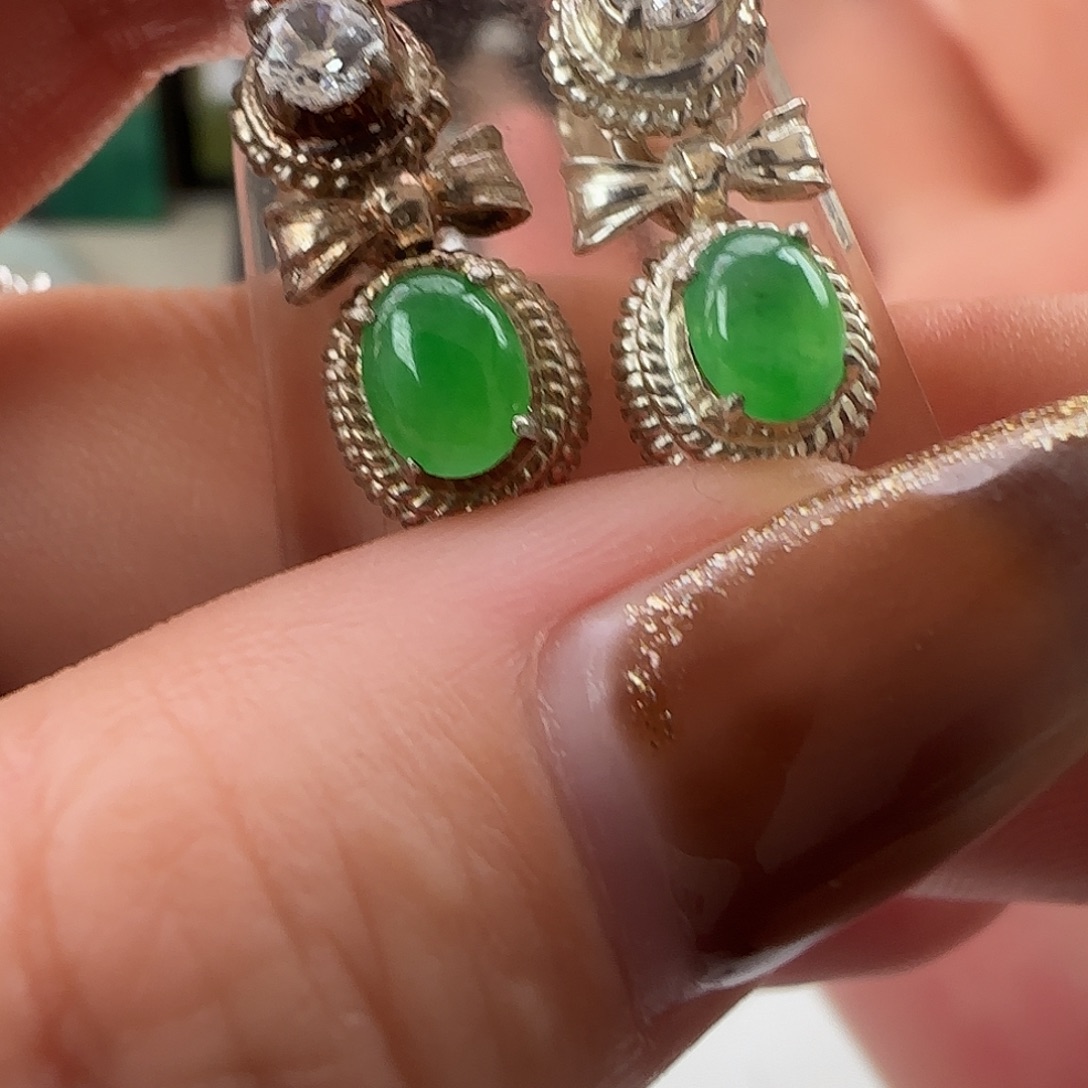 翡翠未镶嵌戒指需二次