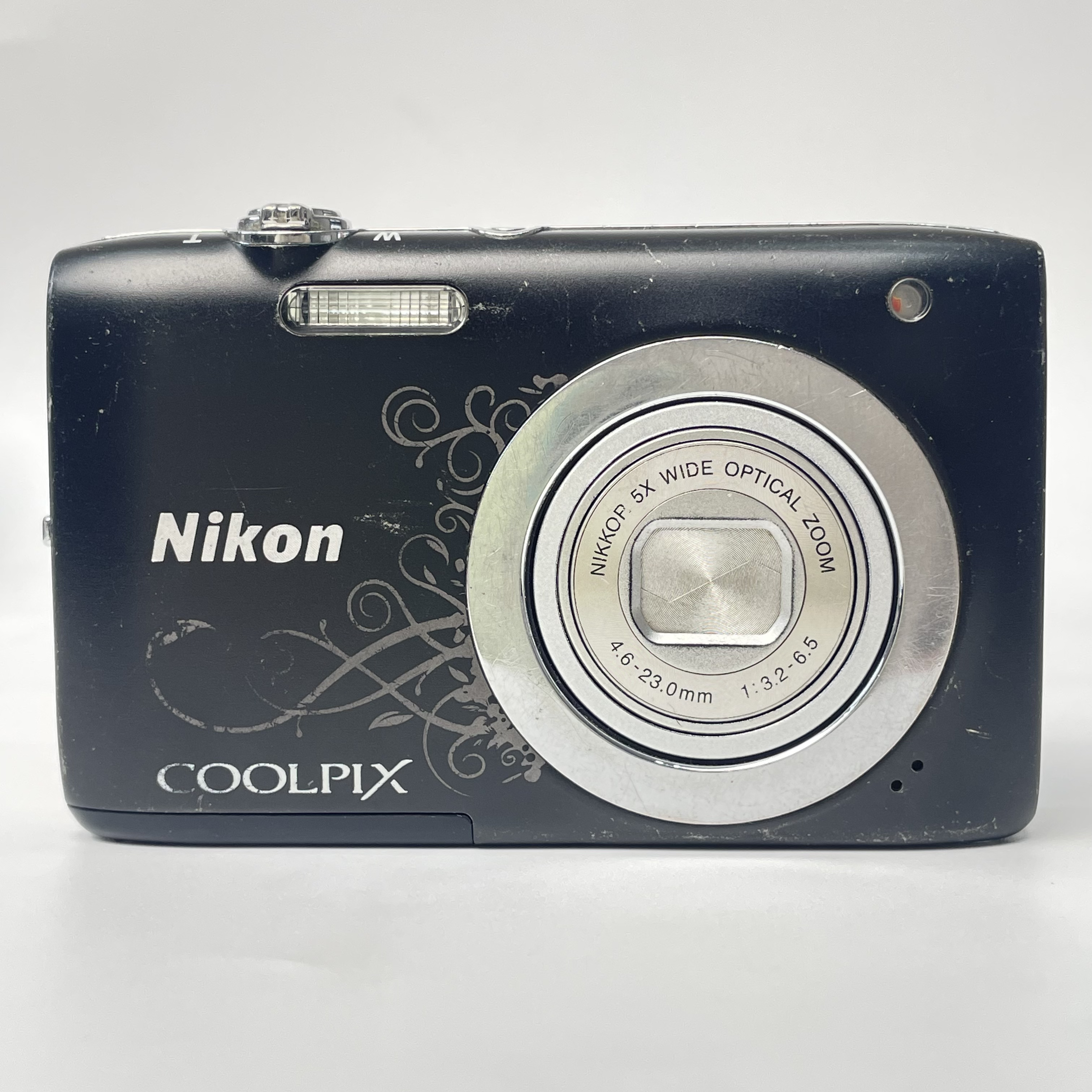 95新 Nikon/尼康 s2600黑色1400万像素4倍变焦复古ccd数码相机