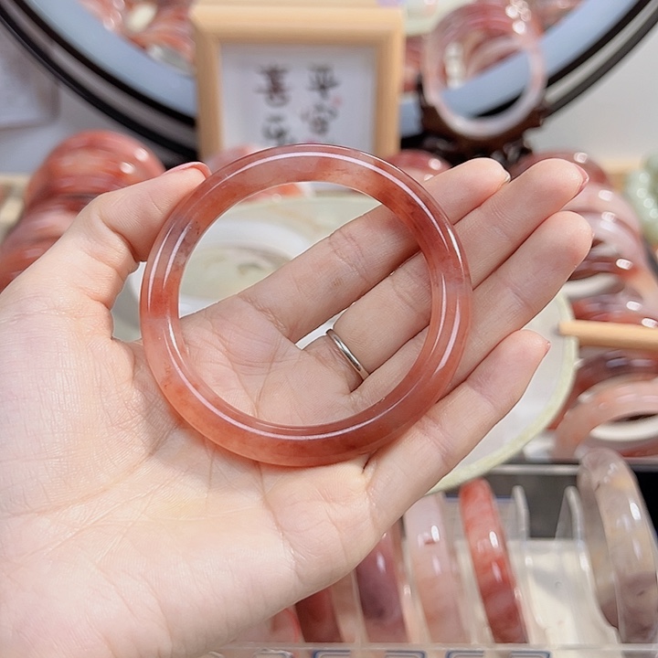 石英质玉手镯未镶嵌维****约