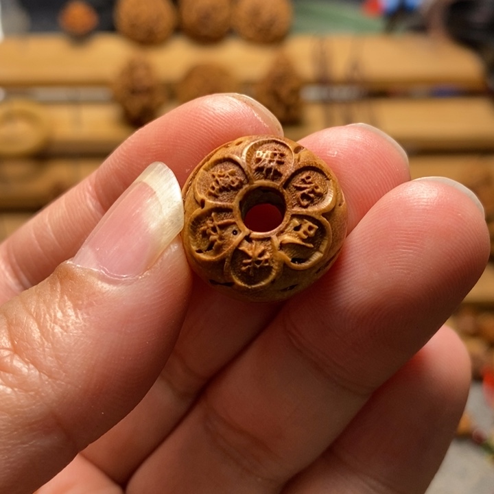 桃核雕刻六字真言平安扣