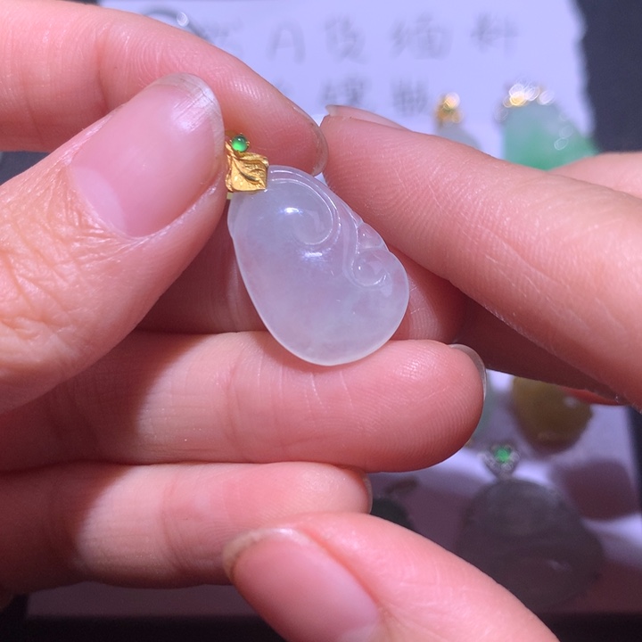 翡翠颈饰18K金镶嵌翡翠