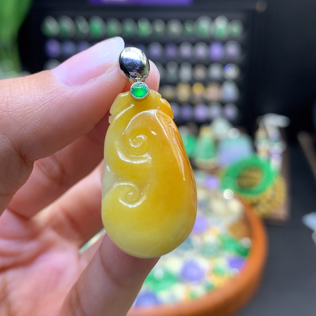 翡翠18K金镶嵌颈饰