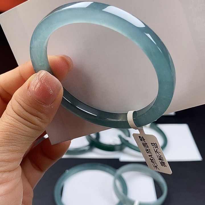 翡翠未镶嵌手镯52尺寸