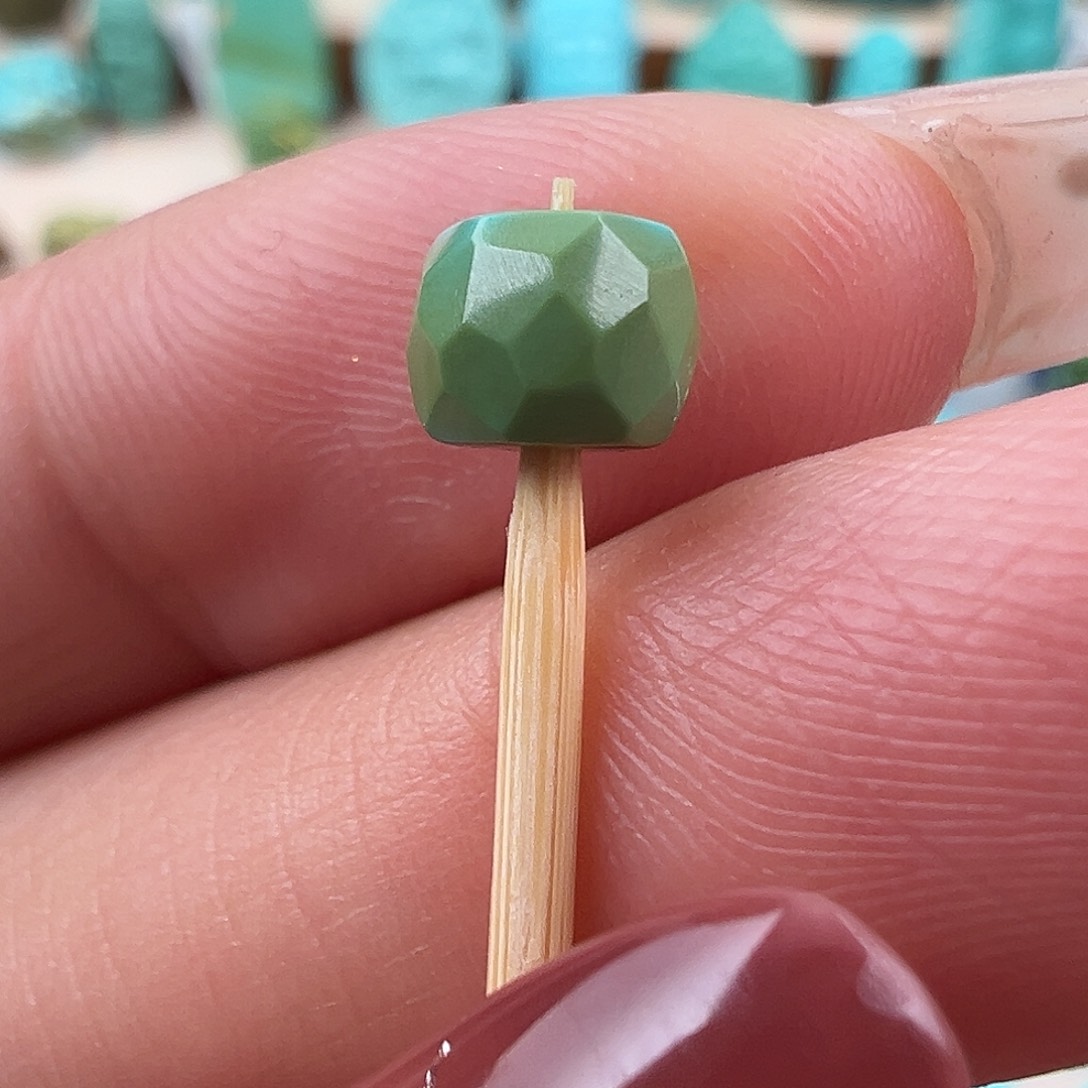 绿松石配饰未镶嵌