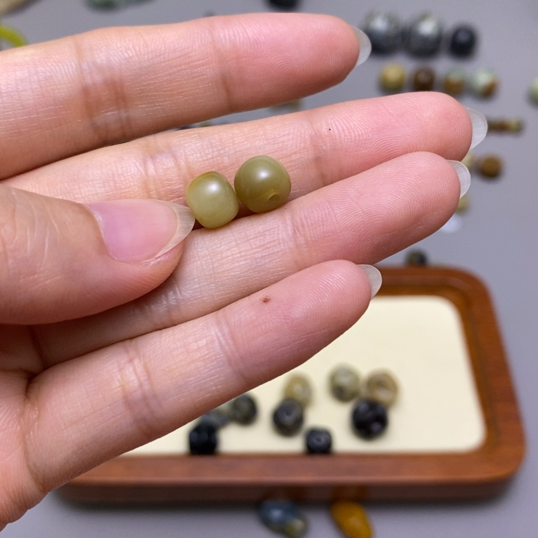 刘***生蛇纹石玉未镶嵌配饰