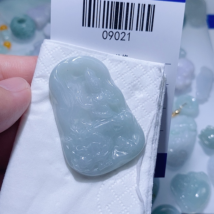 翡翠未镶嵌颈饰小