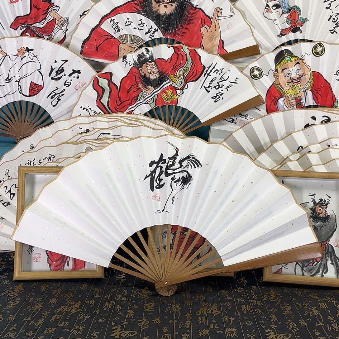 国画在**地手绘折扇一把