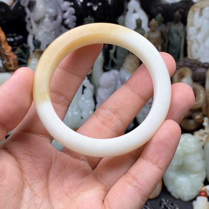 和田玉颈饰未镶嵌海****?