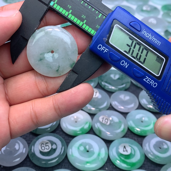 翡翠颈饰未镶嵌缅甸天然A货翡翠