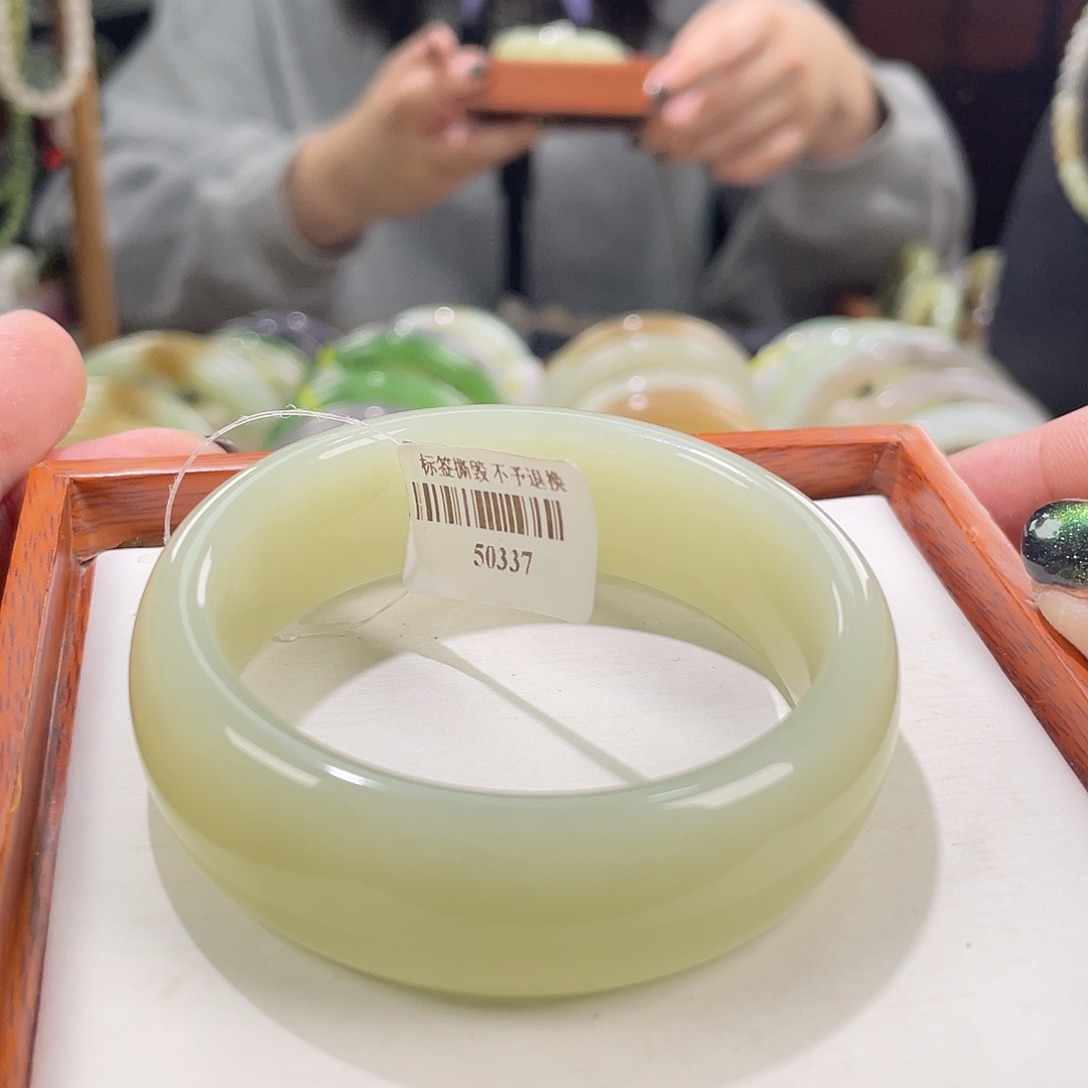 【闪购商品】和田玉手镯未镶嵌51-52