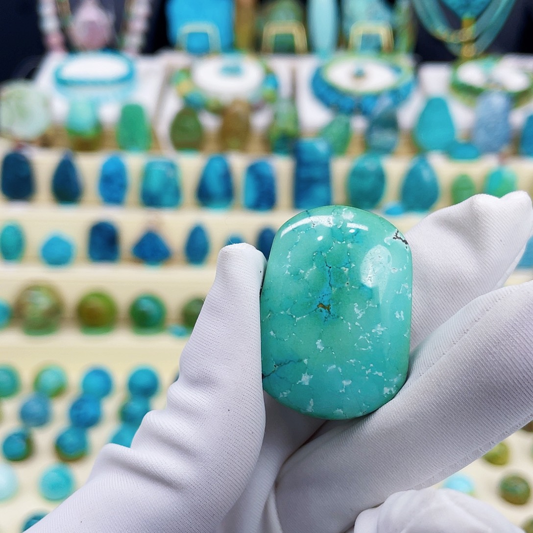 绿松石未镶嵌颈饰