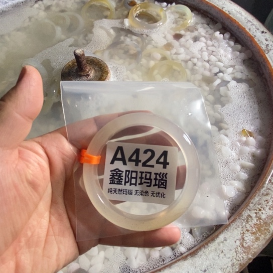 迪***配玛瑙/玉髓未镶嵌手镯424