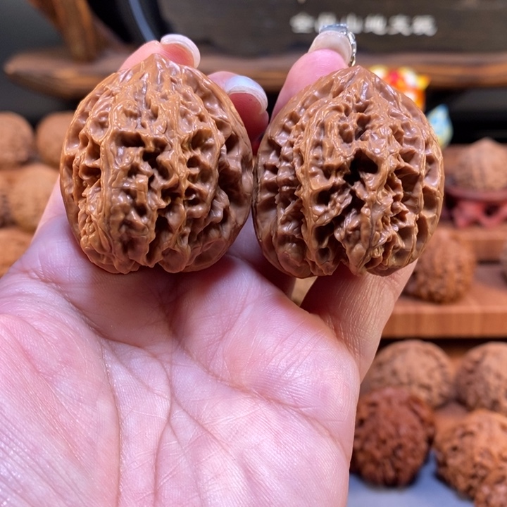 文玩核桃吊坠37.5野牛