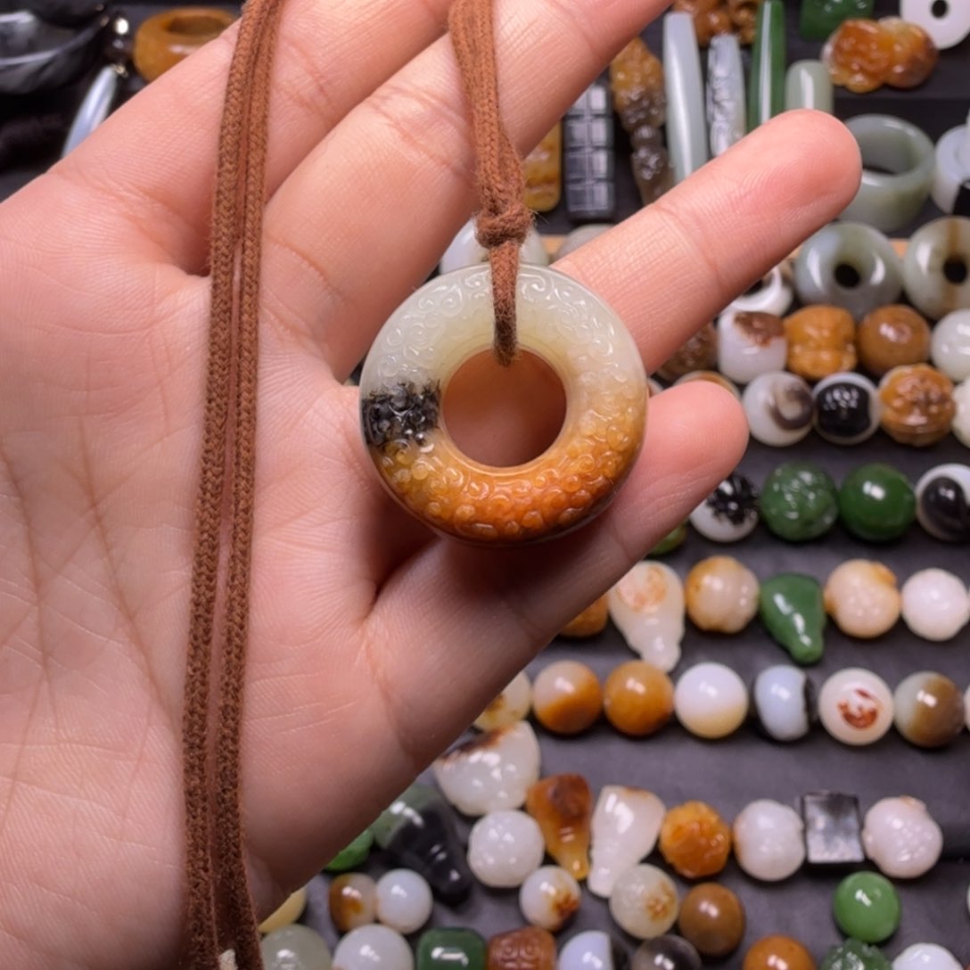 和田玉配饰未镶嵌文*