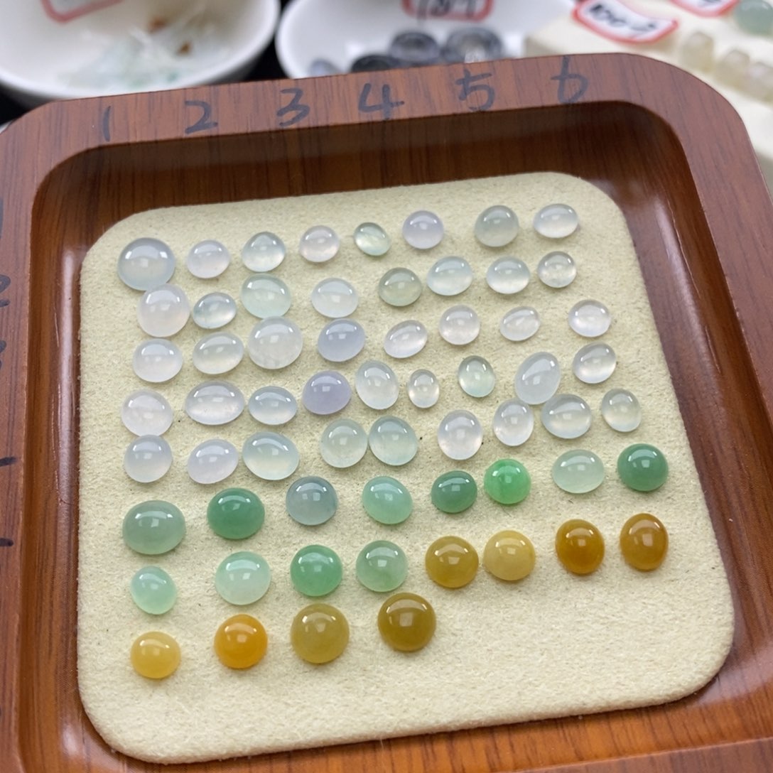 翡翠颈饰未镶嵌蛋面50一个可挑