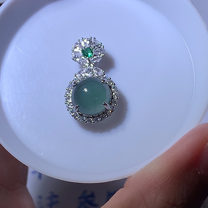 翡翠未镶嵌颈饰圆形蛋面，合金镶嵌吊坠