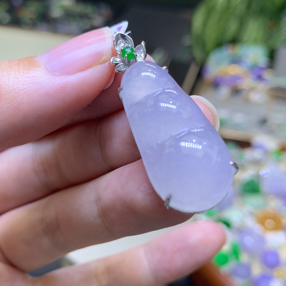 颈饰18K金镶嵌翡翠