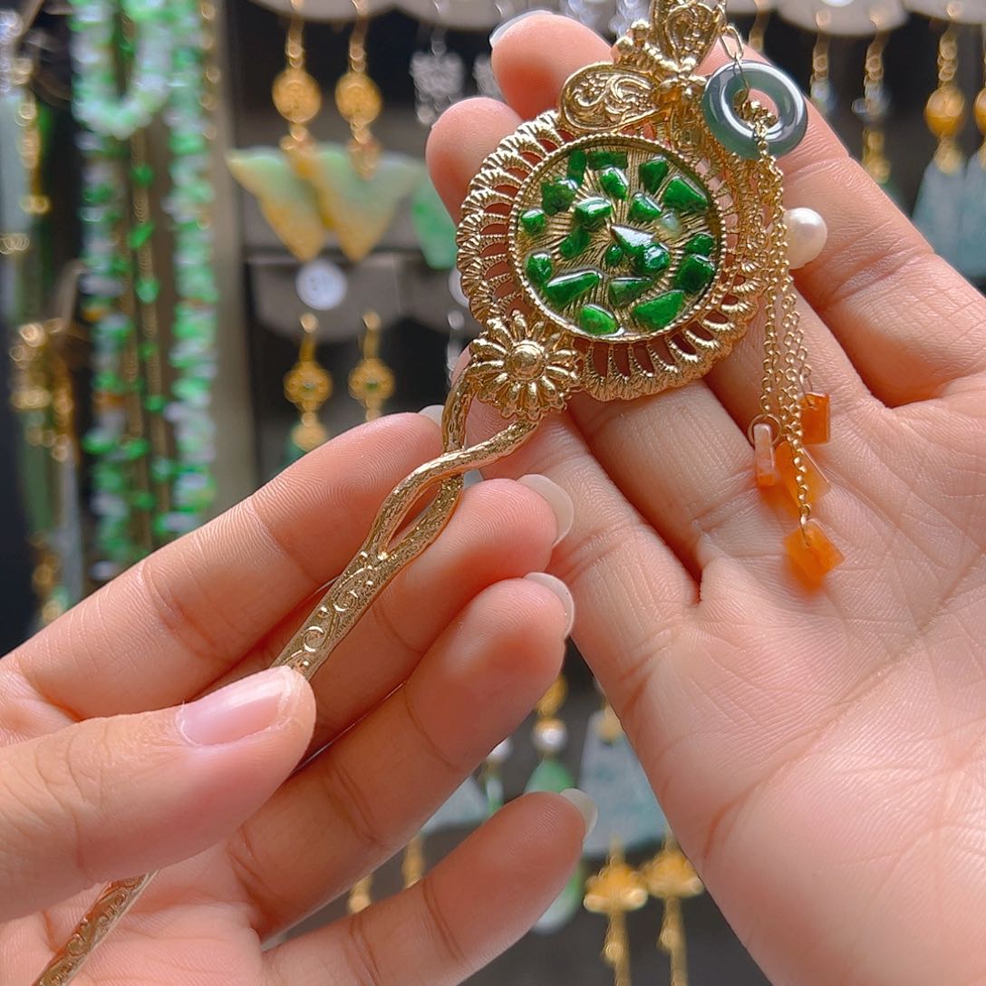 未镶嵌翡翠耳饰翡翠